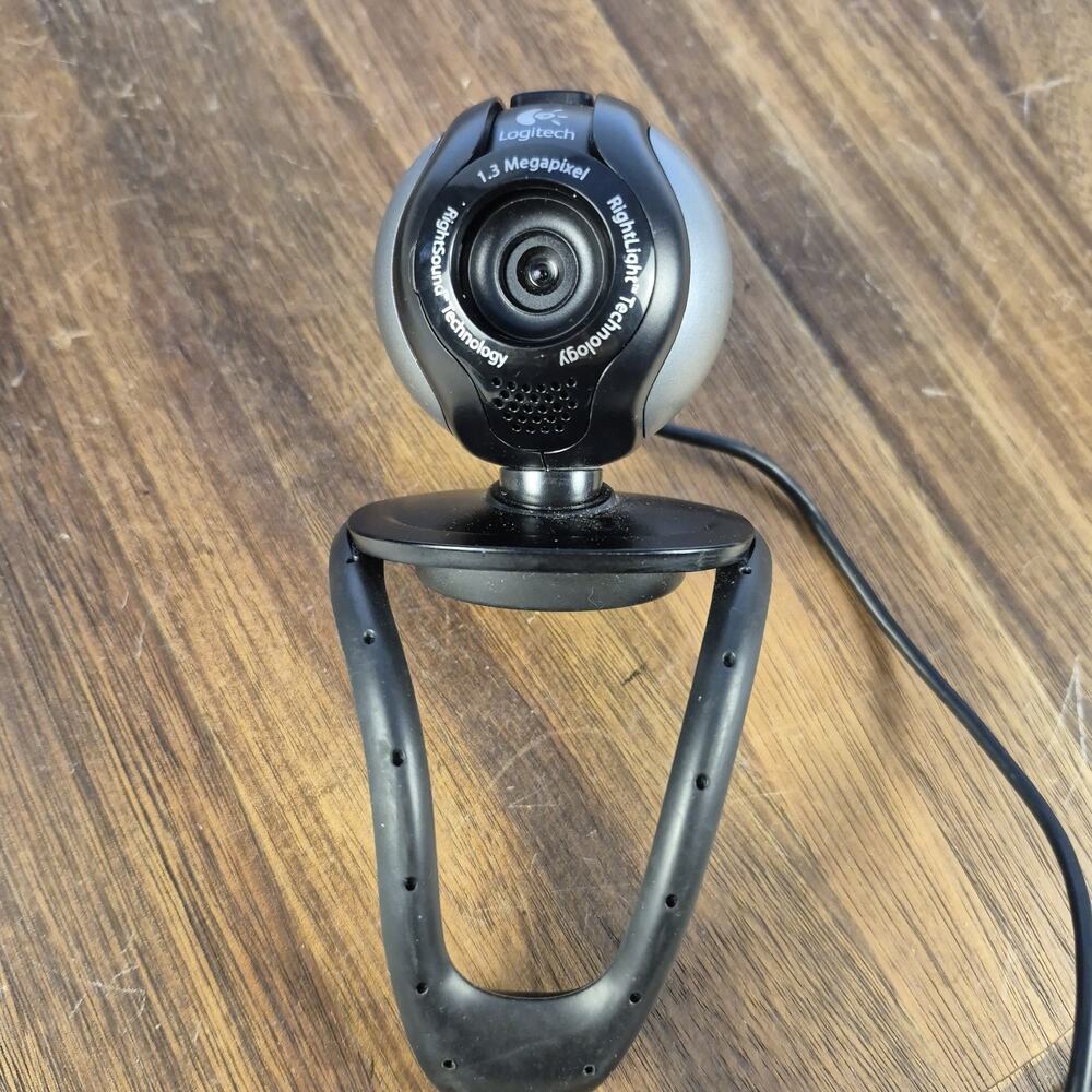 Logitech 1:3 Megapixel External USB Webcam - Picture 10 of 10